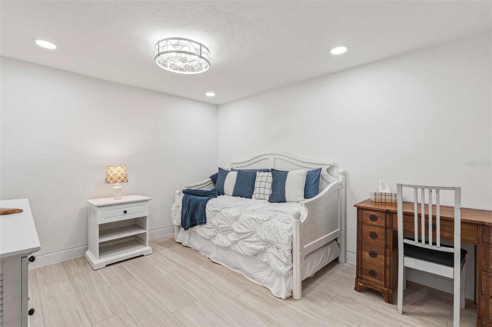 Image 16 of 56 For 105 Leland Street Se