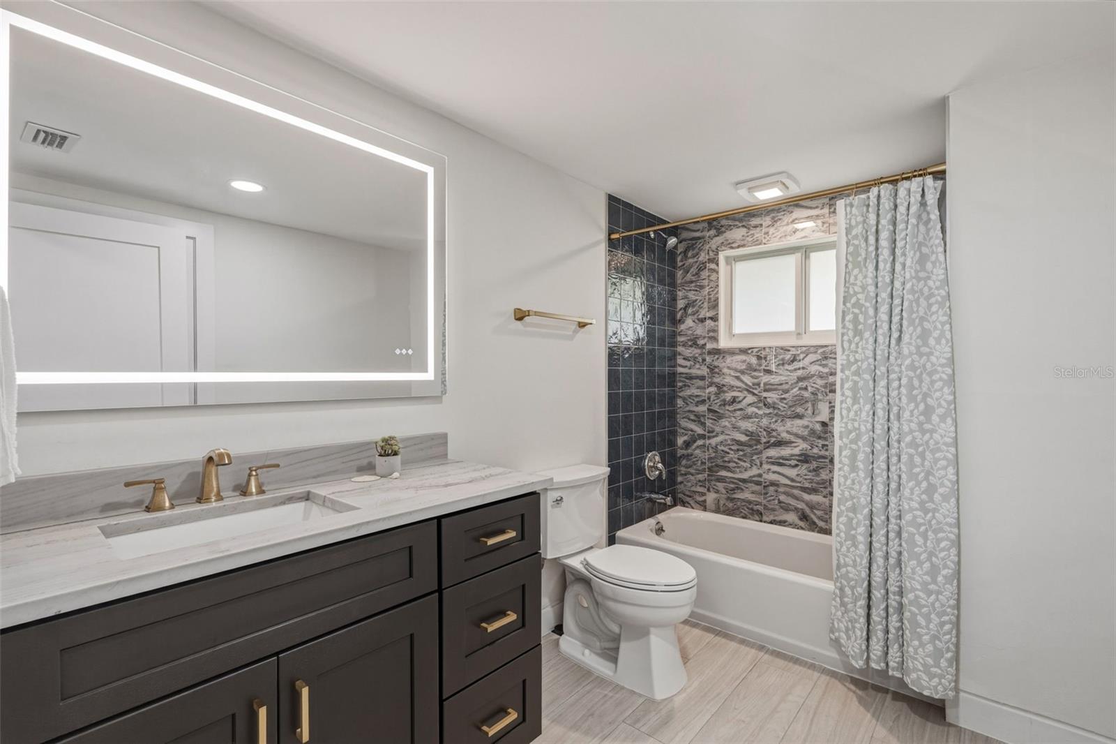 Image 17 of 56 For 105 Leland Street Se