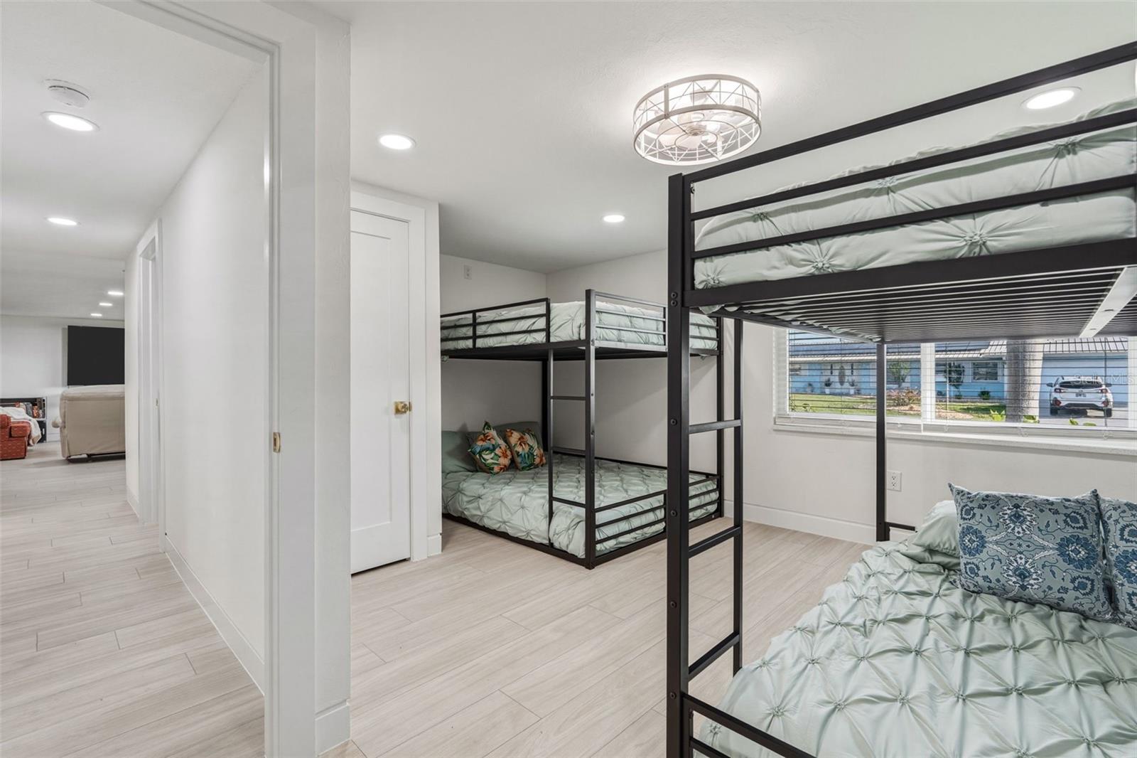 Image 21 of 56 For 105 Leland Street Se