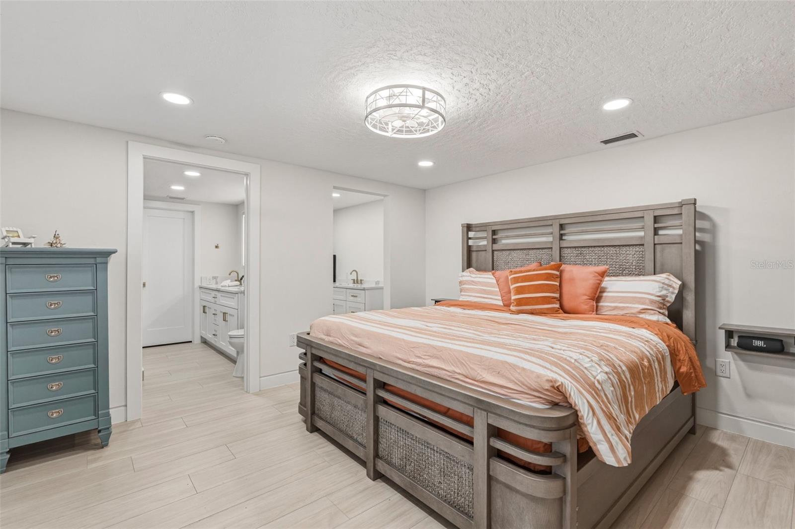 Image 29 of 56 For 105 Leland Street Se