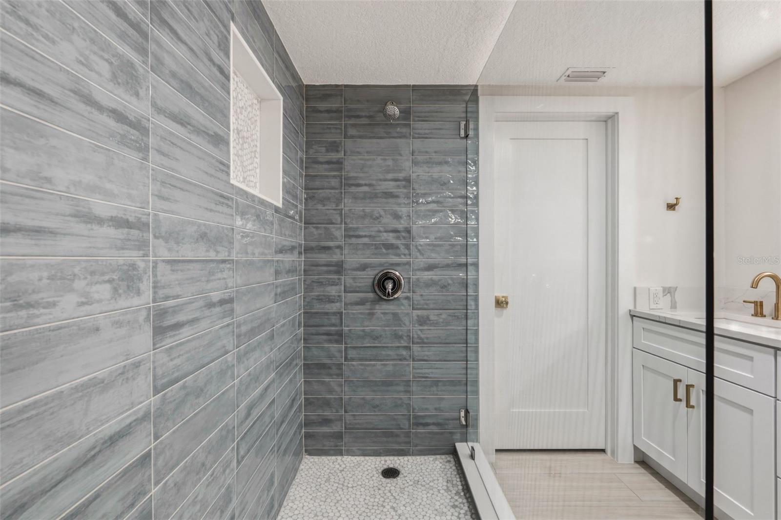 Image 33 of 56 For 105 Leland Street Se