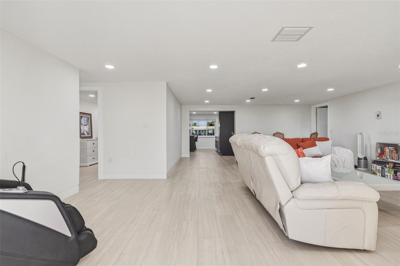 Image 4 of 56 For 105 Leland Street Se