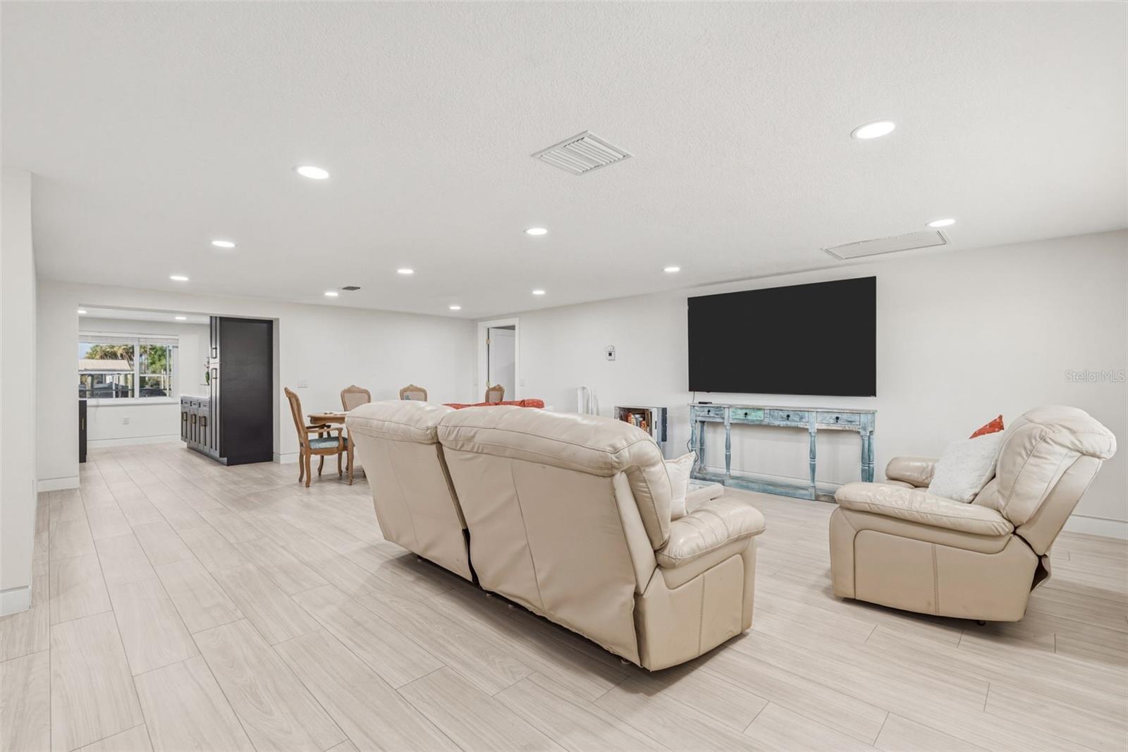 Image 5 of 56 For 105 Leland Street Se