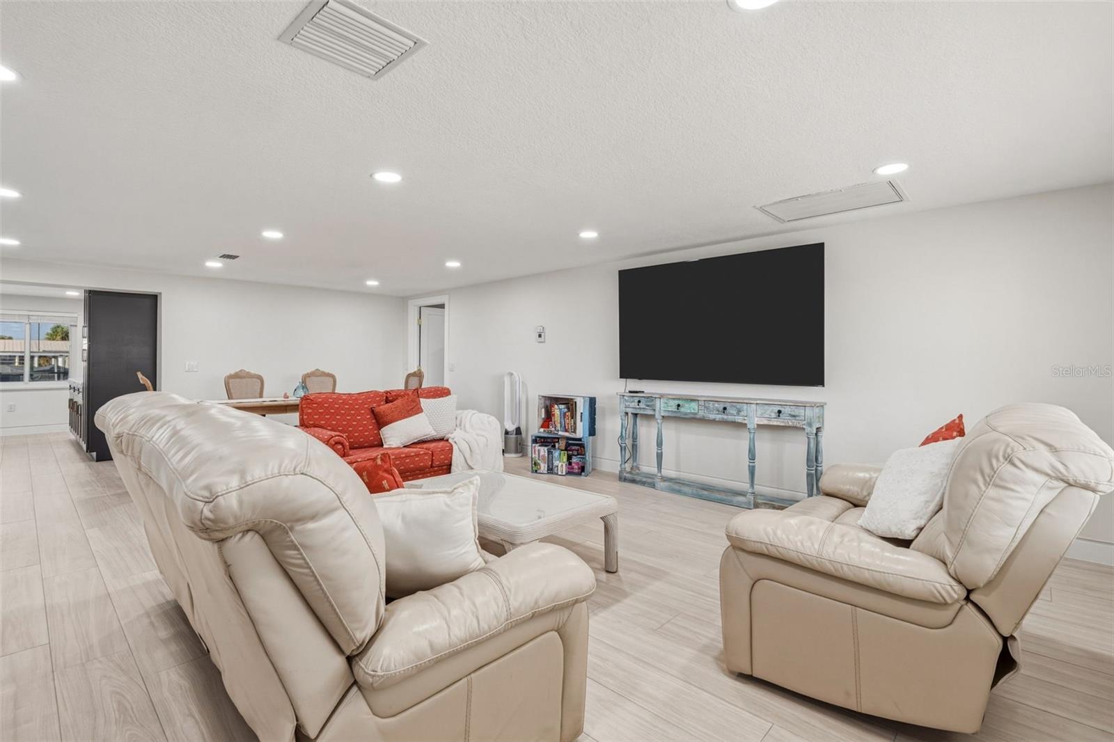 Image 7 of 56 For 105 Leland Street Se