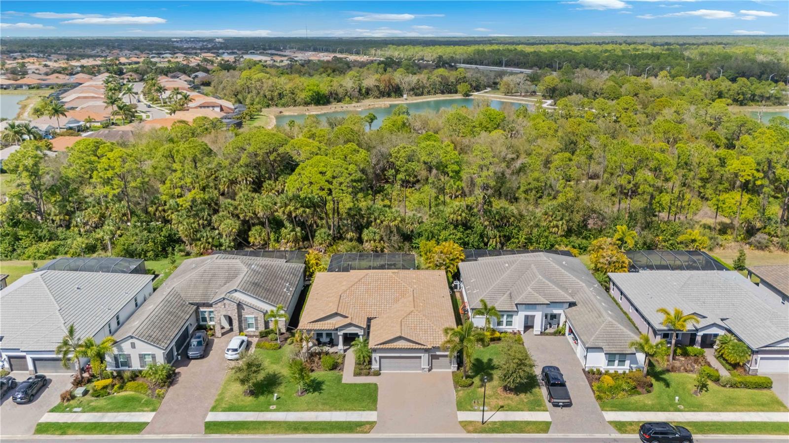 Image 4 of 98 For 19835 Bridgetown Loop