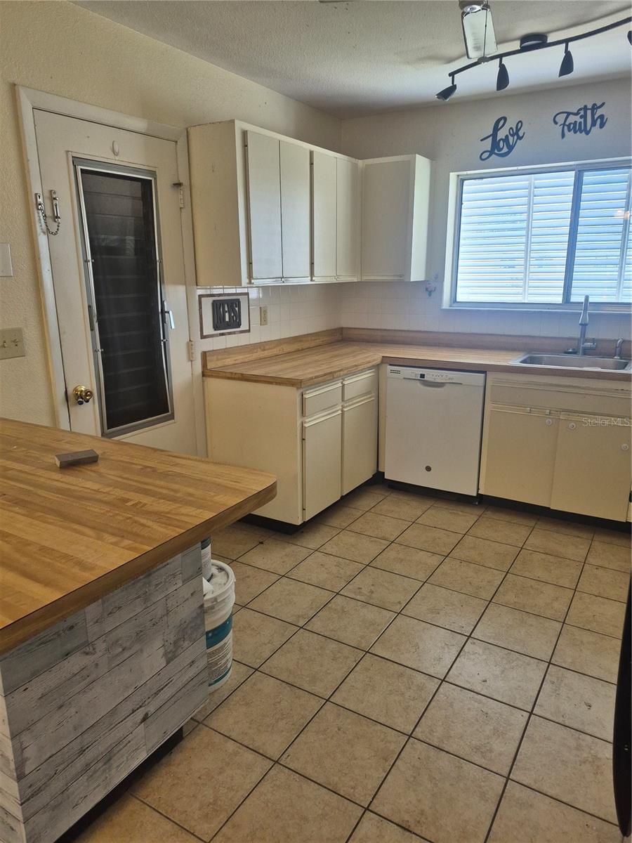 Image 10 of 27 For 5858 Kenwood Drive