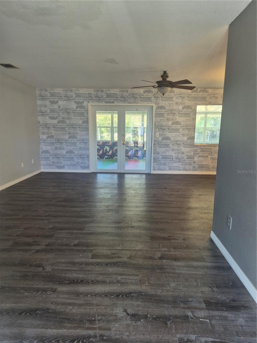 Image 6 of 27 For 5858 Kenwood Drive