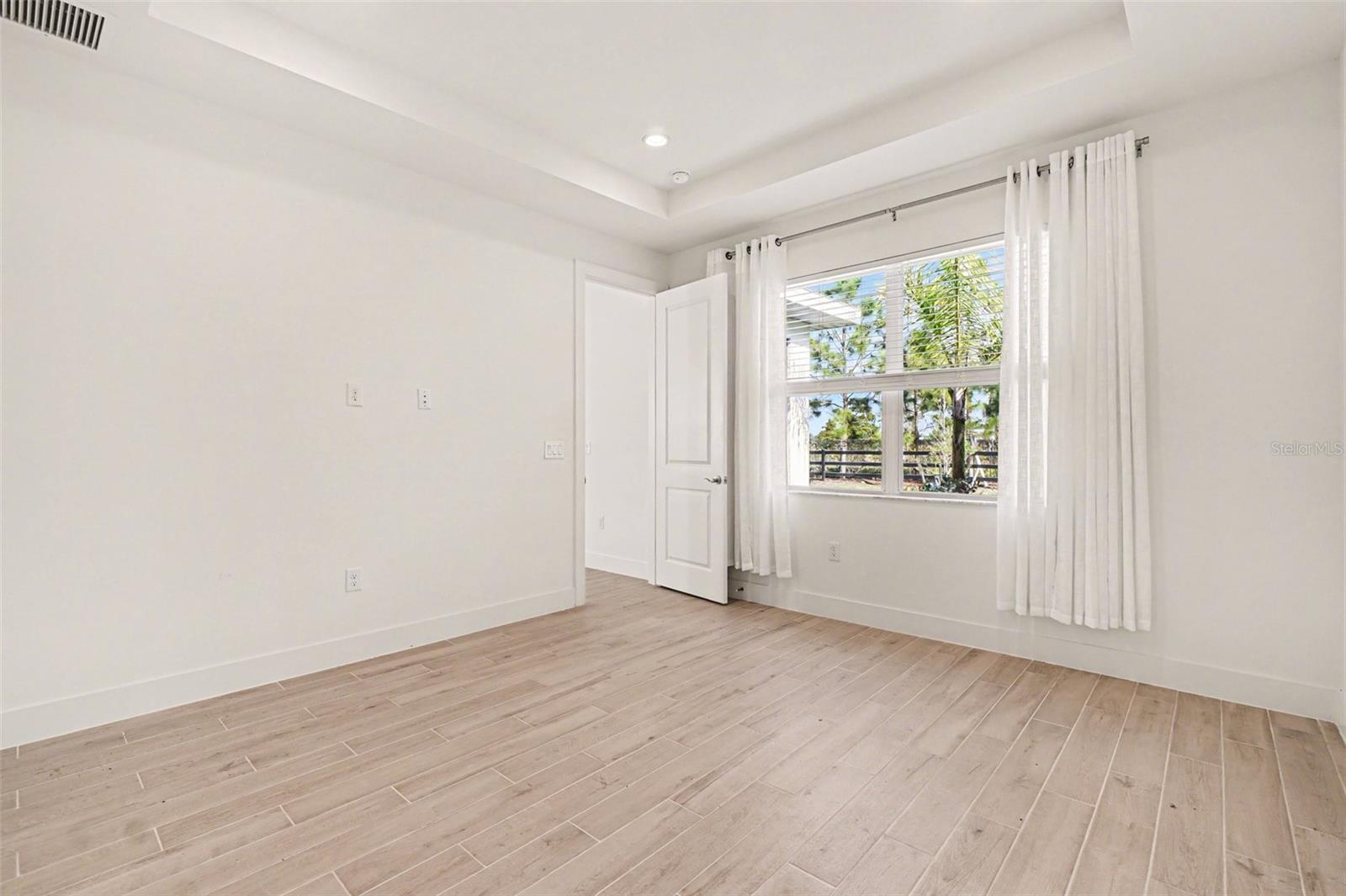 Image 11 of 77 For 44283 Panther Drive