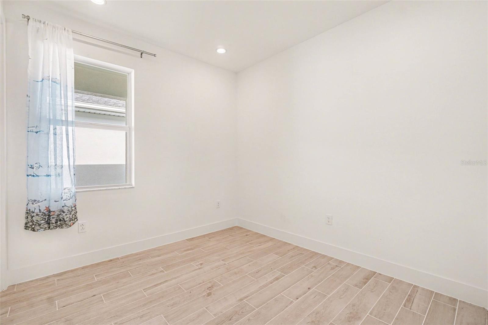 Image 13 of 77 For 44283 Panther Drive