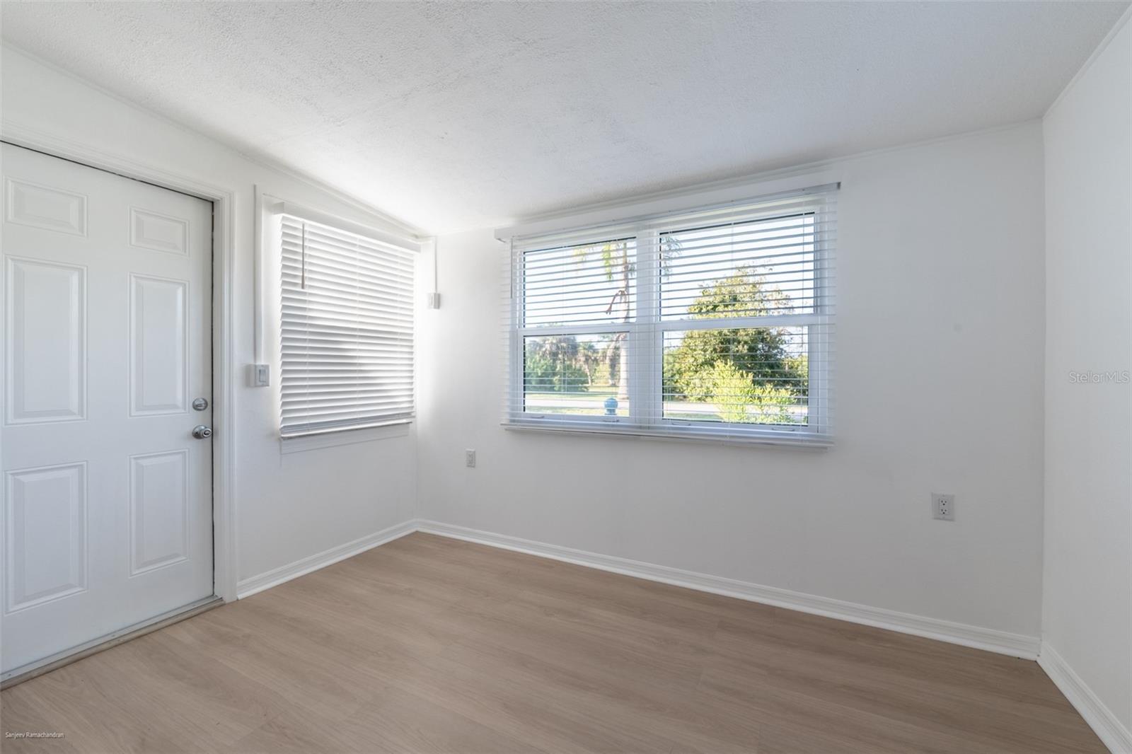 Image 12 of 35 For 927 Olympia Avenue