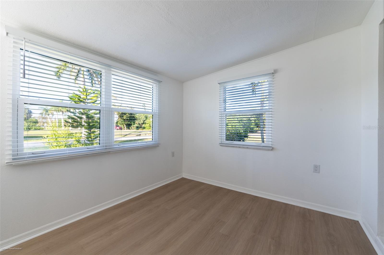 Image 13 of 35 For 927 Olympia Avenue