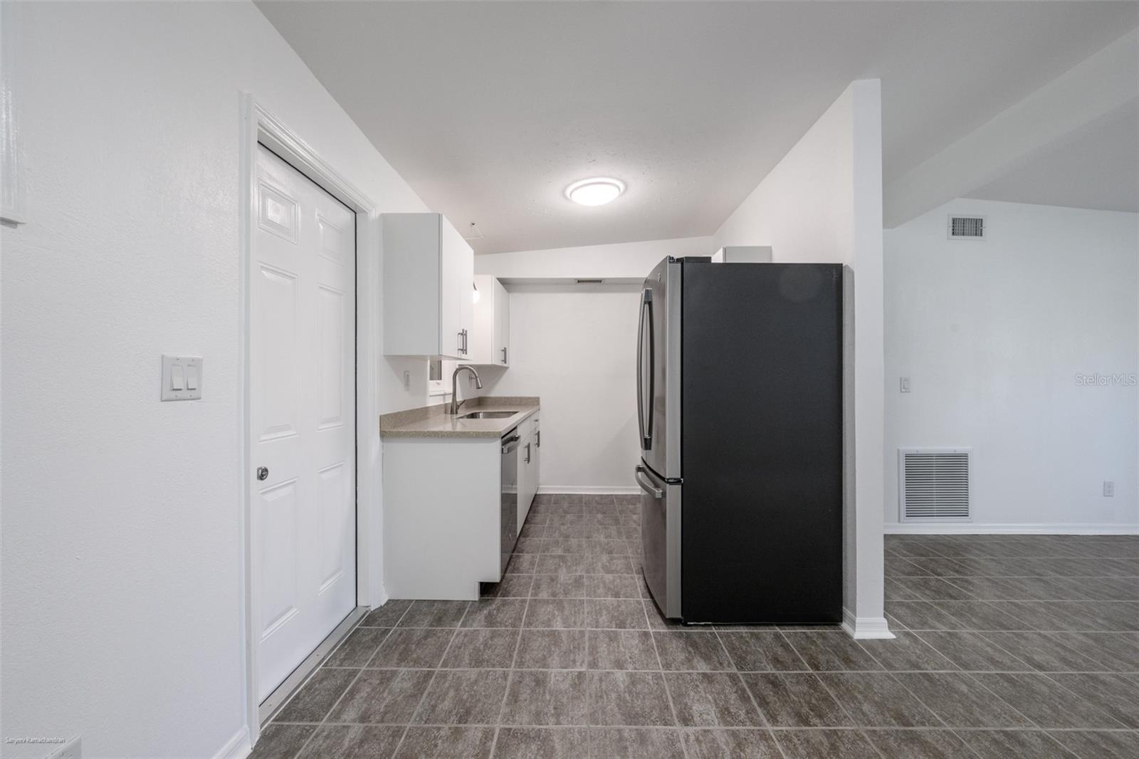 Image 16 of 35 For 927 Olympia Avenue