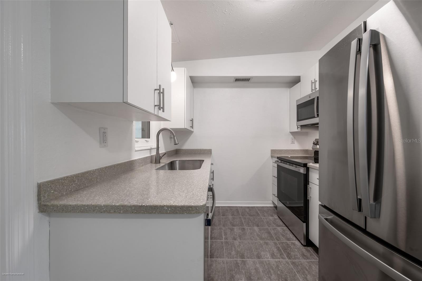 Image 17 of 35 For 927 Olympia Avenue