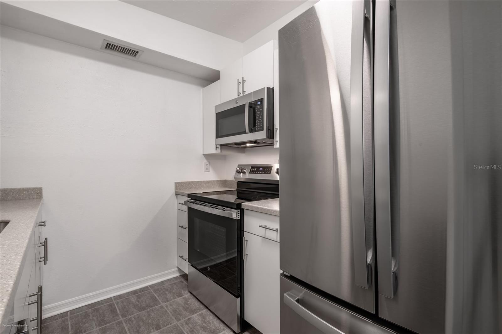 Image 18 of 35 For 927 Olympia Avenue