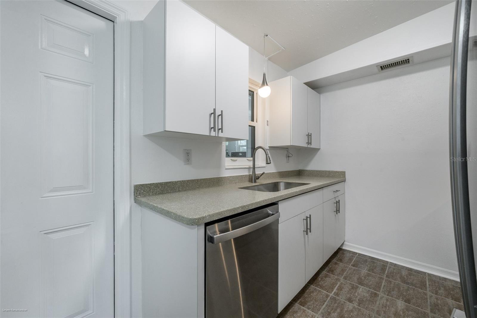 Image 19 of 35 For 927 Olympia Avenue