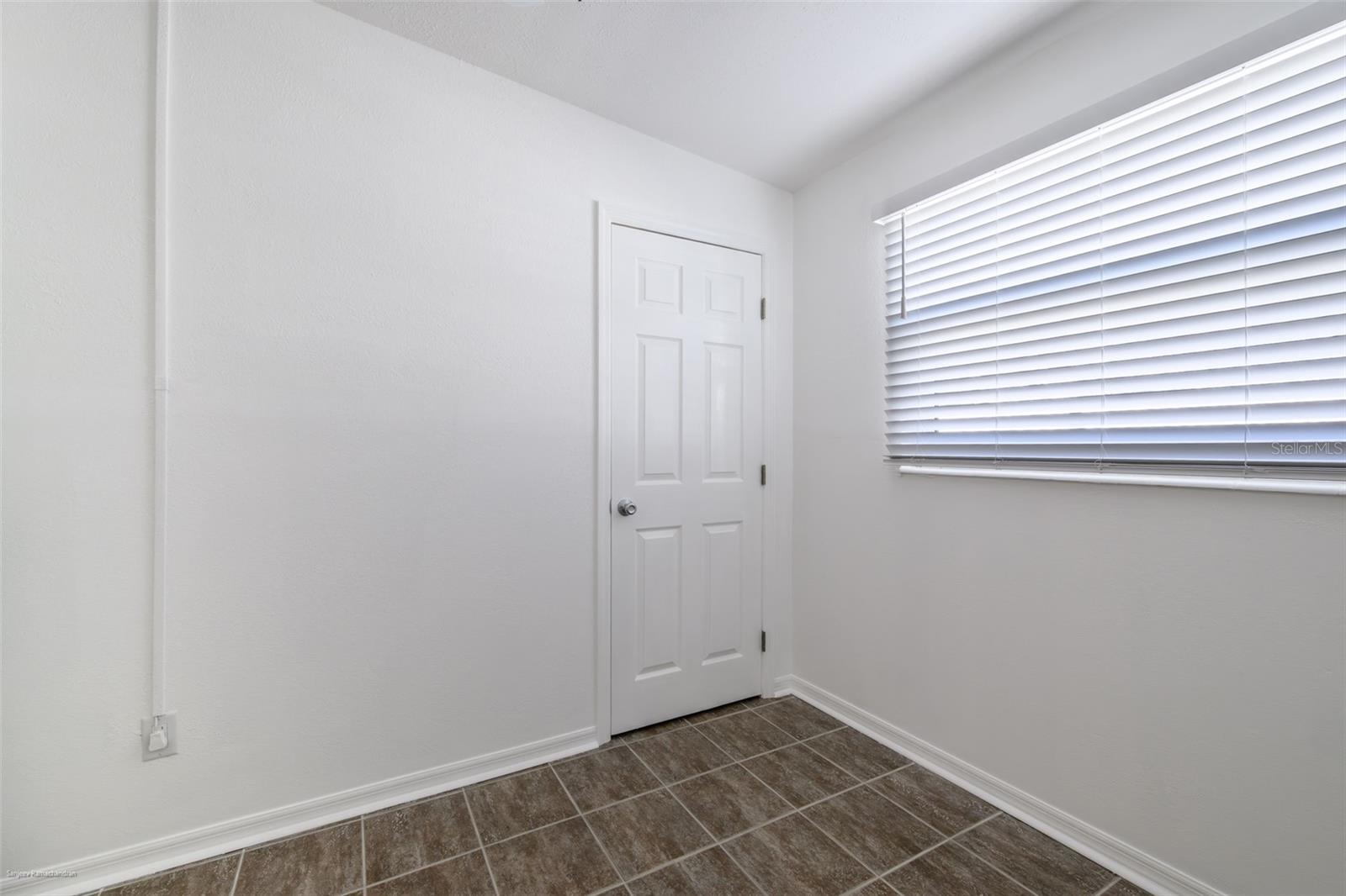 Image 23 of 35 For 927 Olympia Avenue