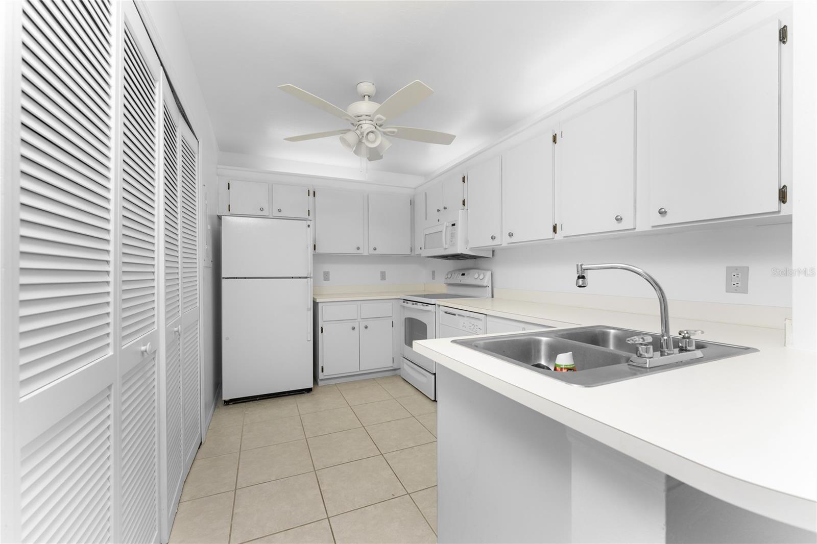 Image 12 of 39 For 3300 Loveland Boulevard 3004