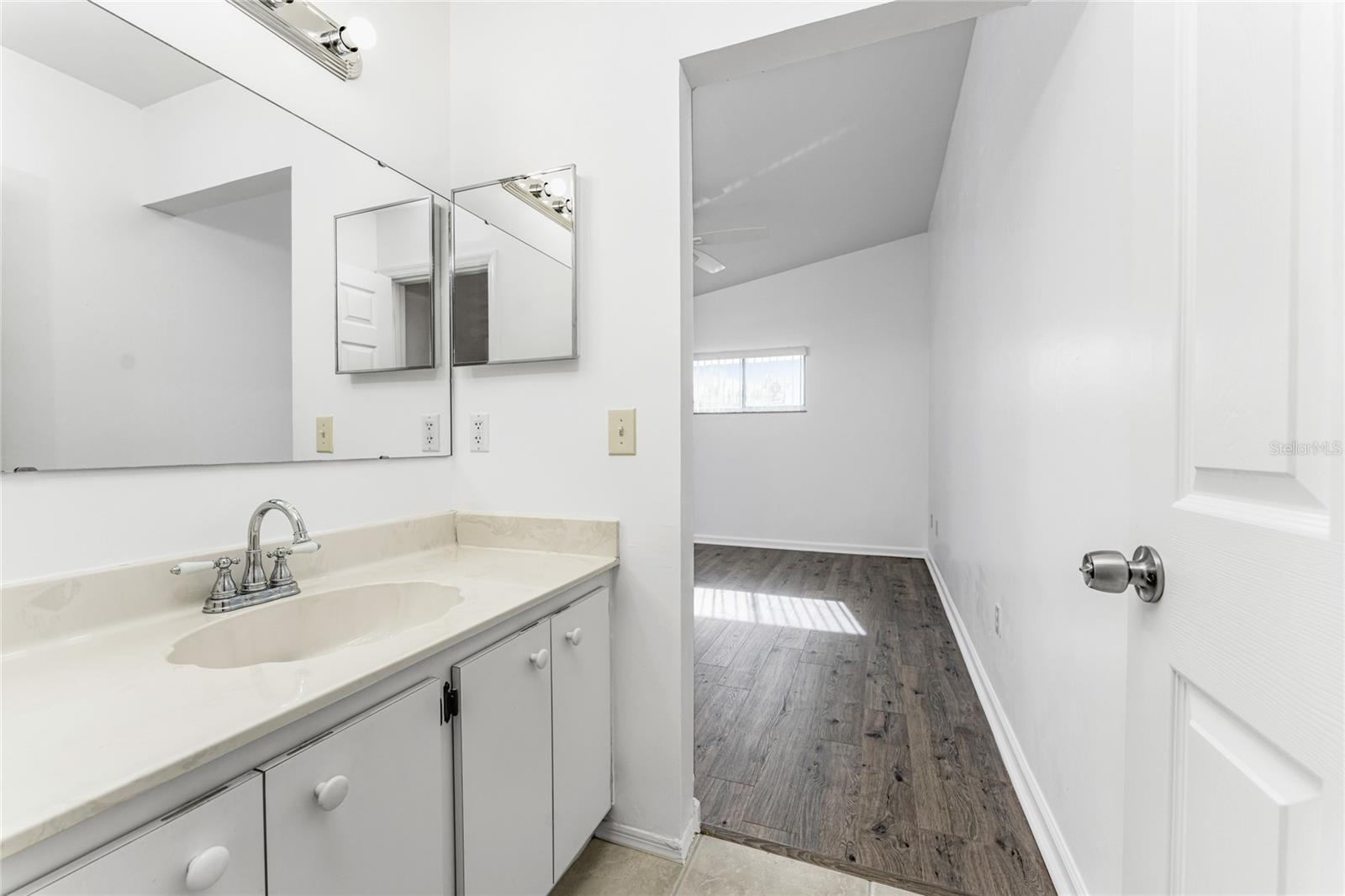 Image 28 of 39 For 3300 Loveland Boulevard 3004