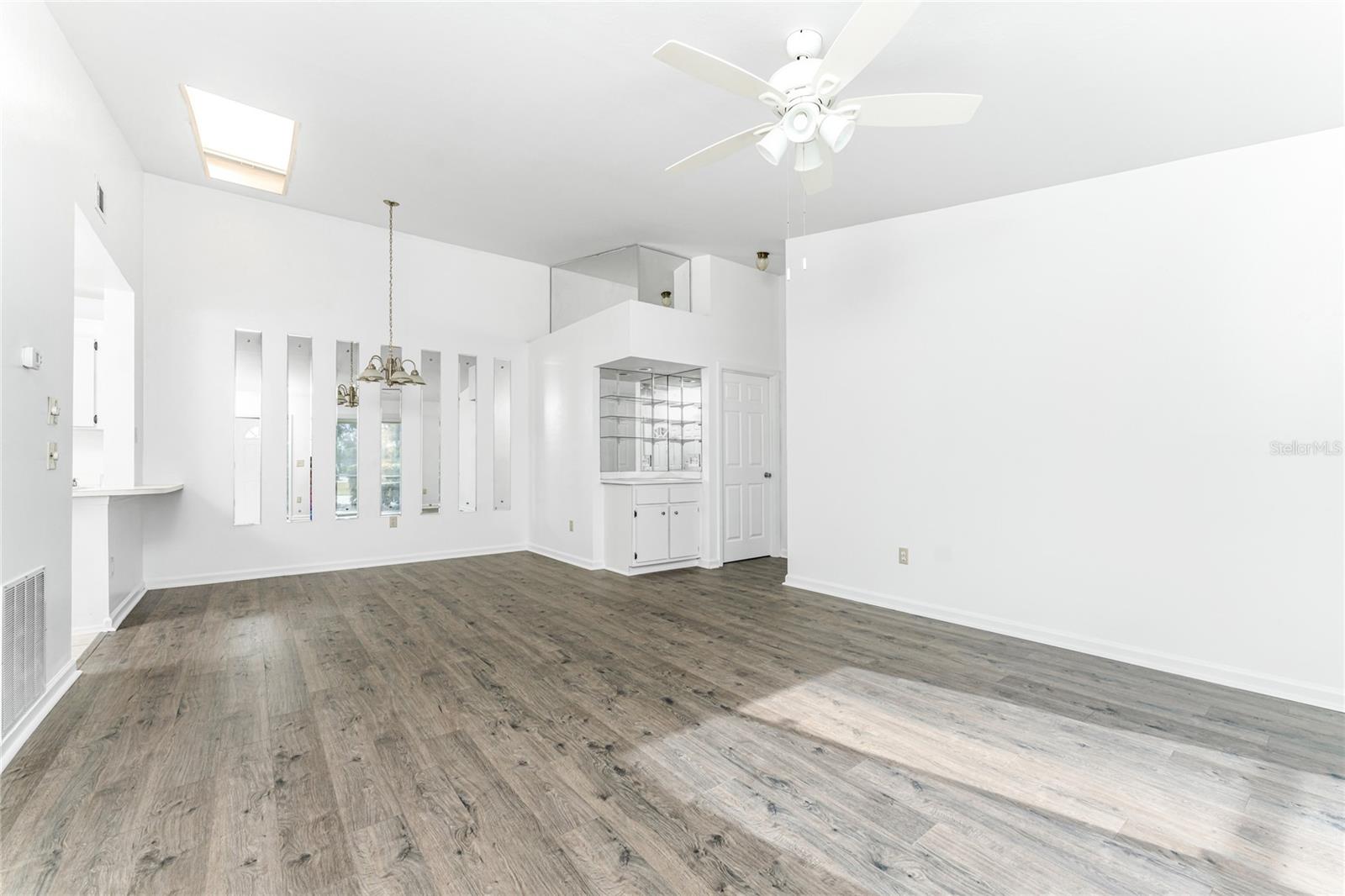 Image 7 of 39 For 3300 Loveland Boulevard 3004