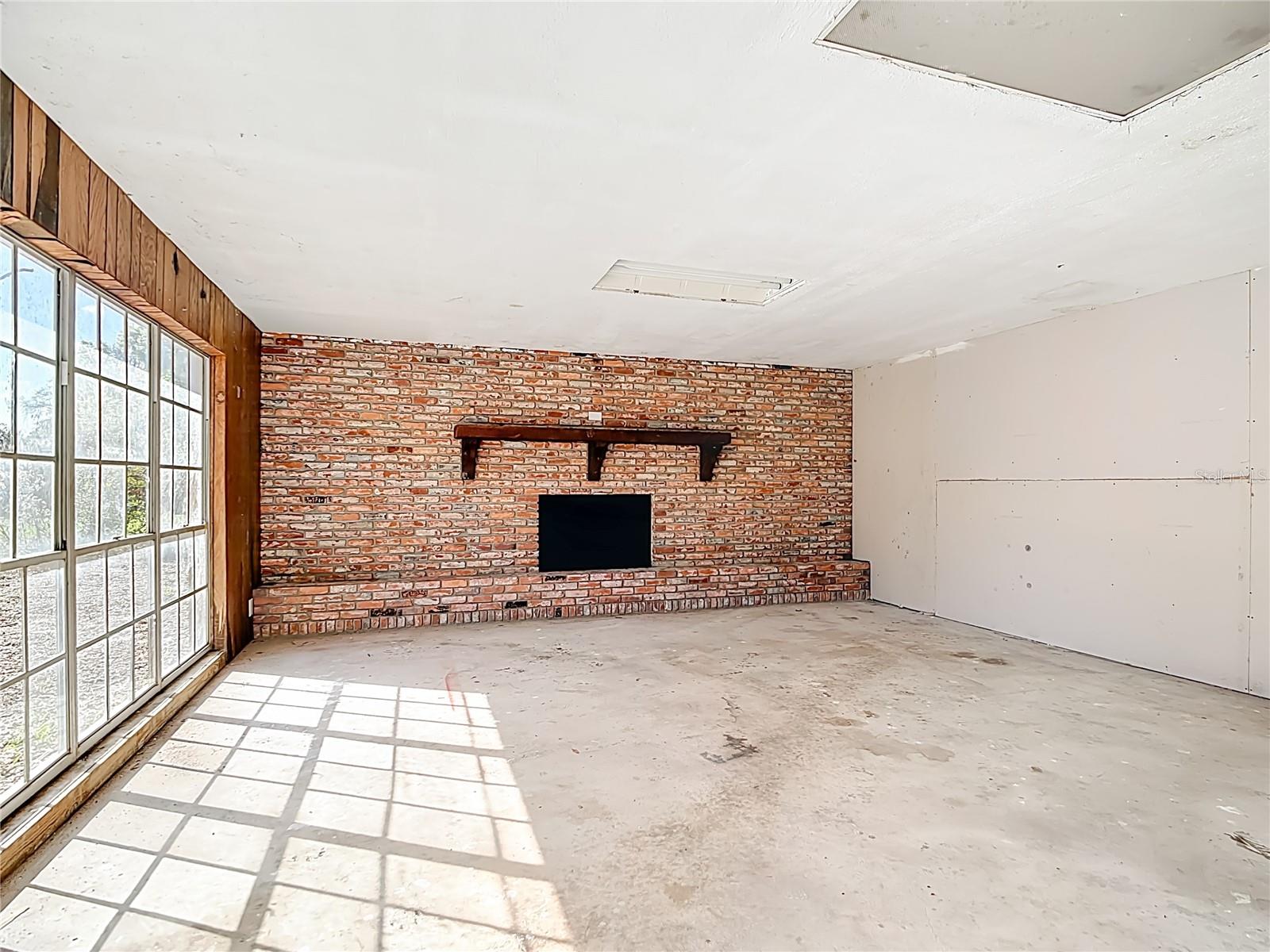 Image 19 of 45 For 108 Avenue A Wahneta E A