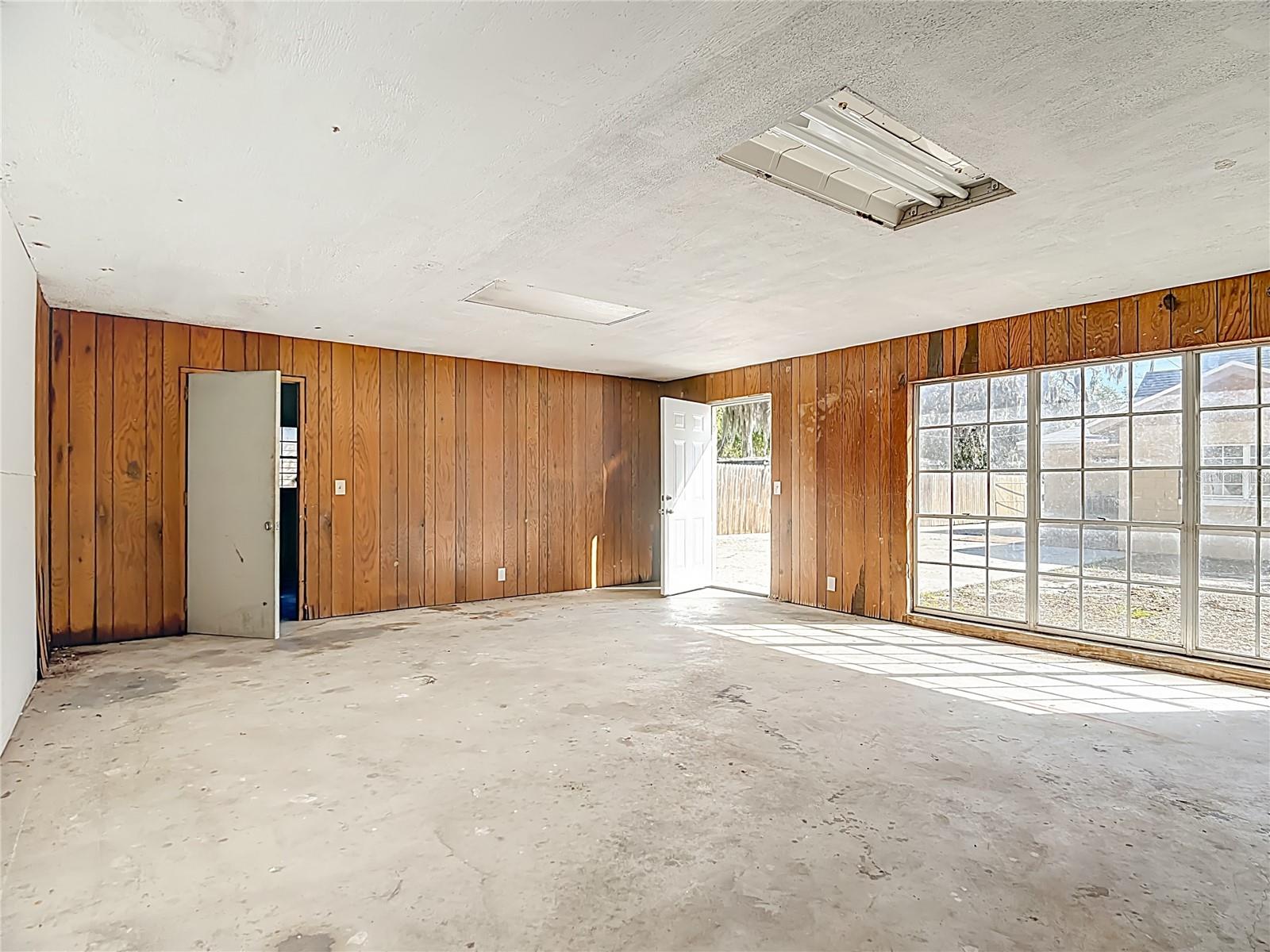 Image 20 of 45 For 108 Avenue A Wahneta E A