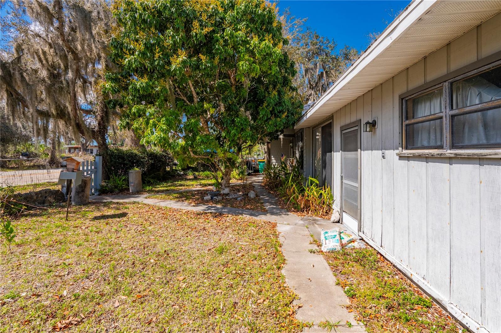 Image 8 of 39 For 7754 Riverside Drive