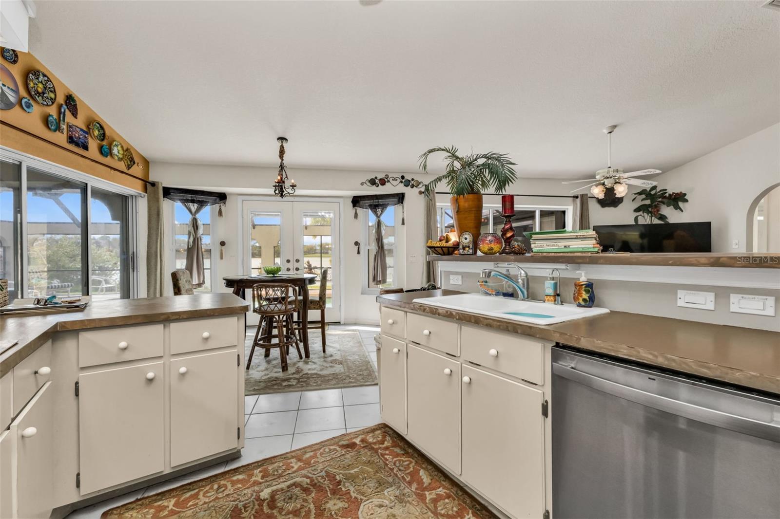 Image 11 of 39 For 23439 Freeport Avenue