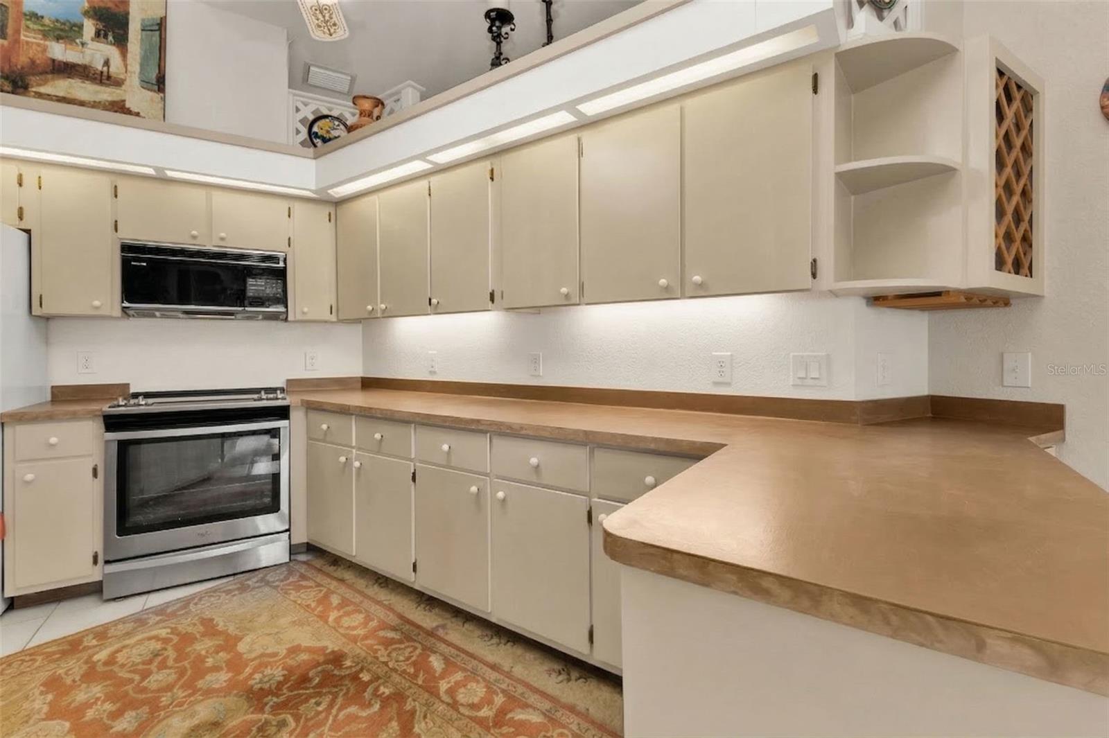 Image 12 of 39 For 23439 Freeport Avenue