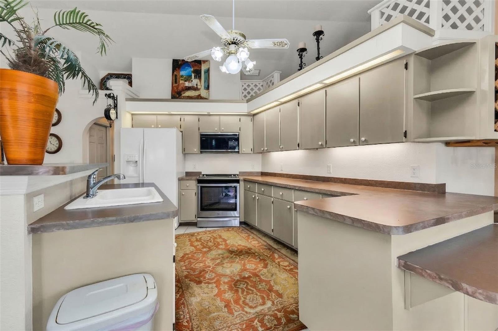 Image 14 of 39 For 23439 Freeport Avenue