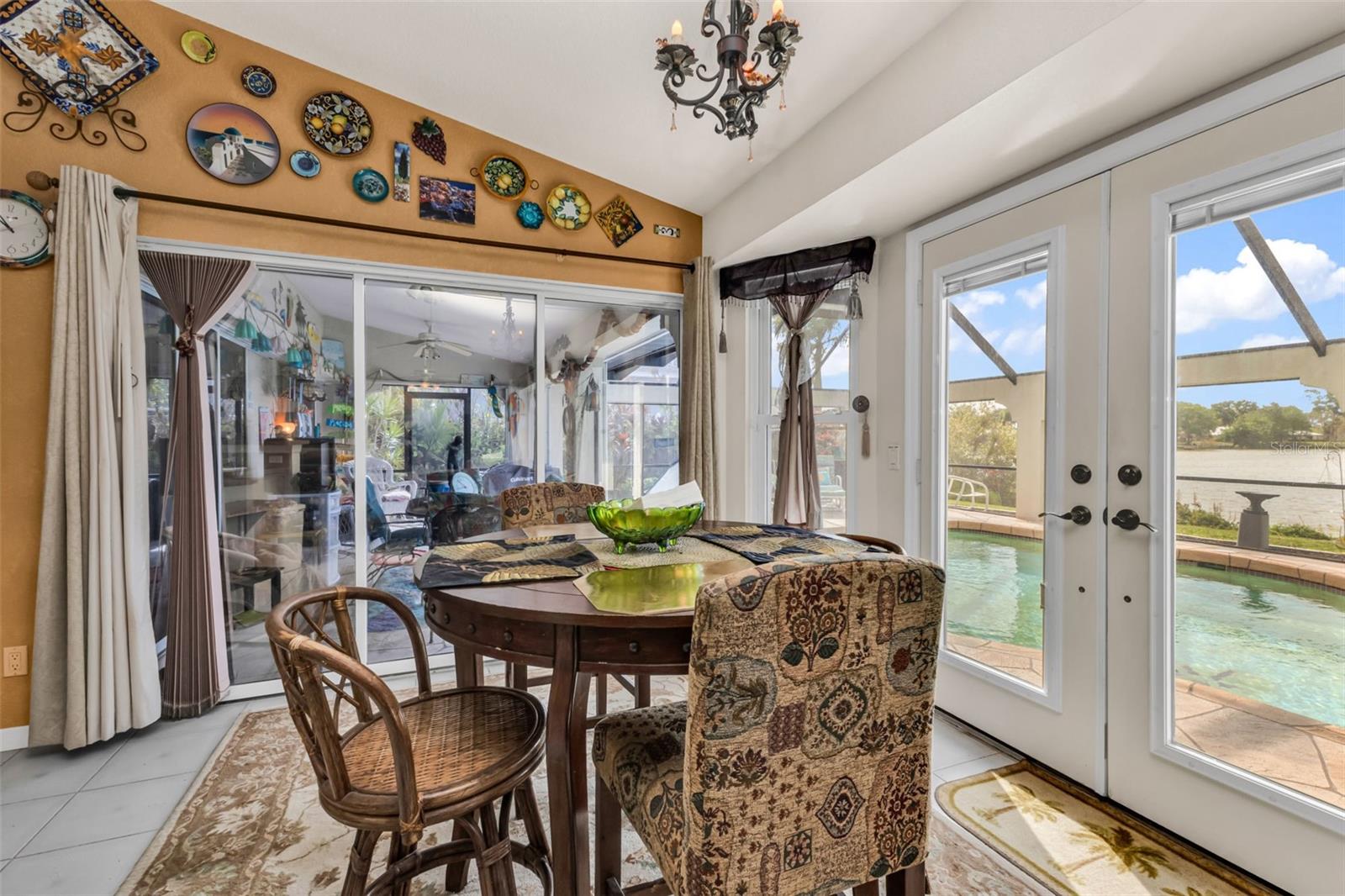 Image 15 of 39 For 23439 Freeport Avenue