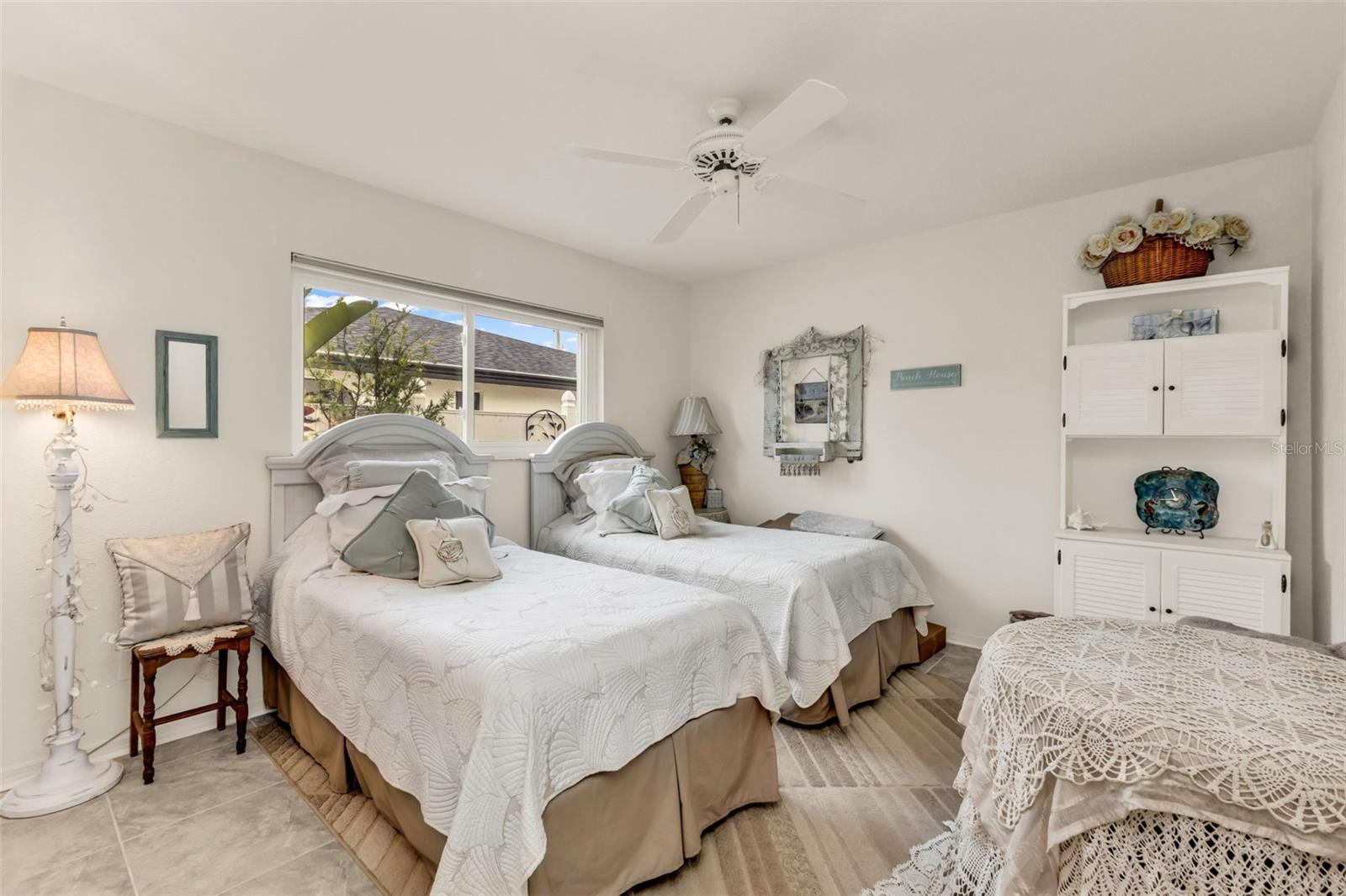 Image 24 of 39 For 23439 Freeport Avenue