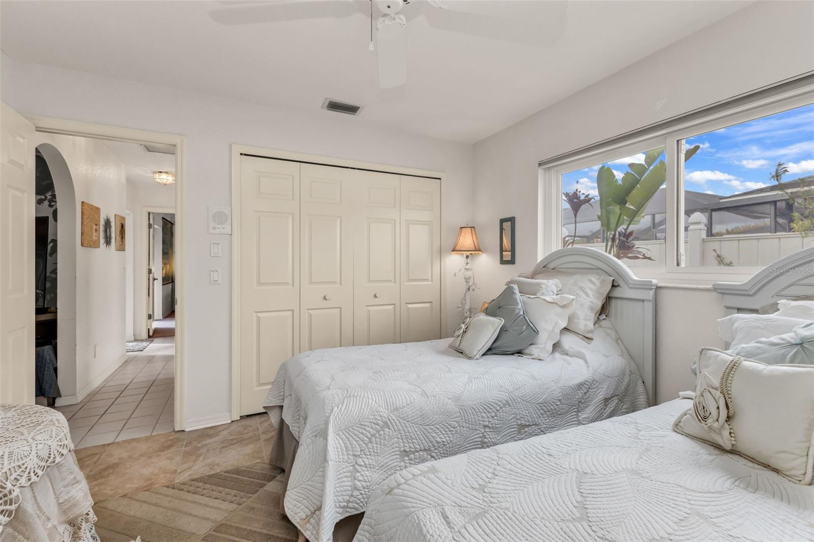 Image 25 of 39 For 23439 Freeport Avenue