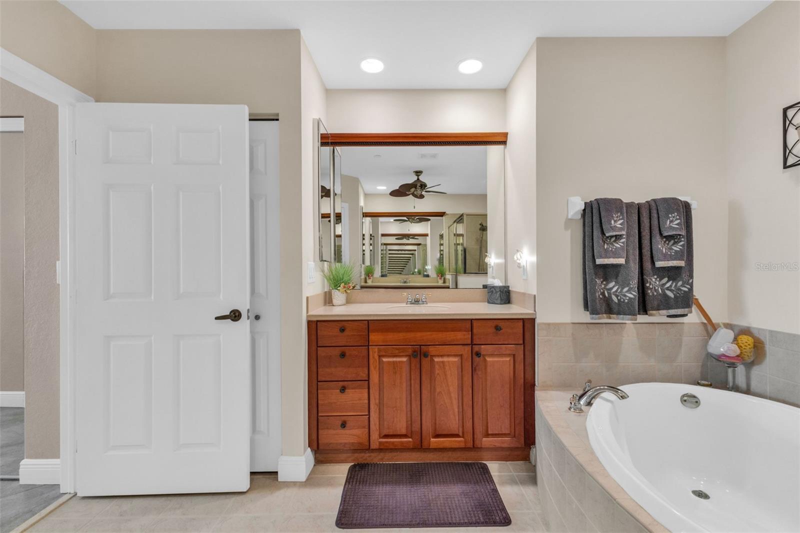 Image 22 of 60 For 24329 Baltic Avenue 204