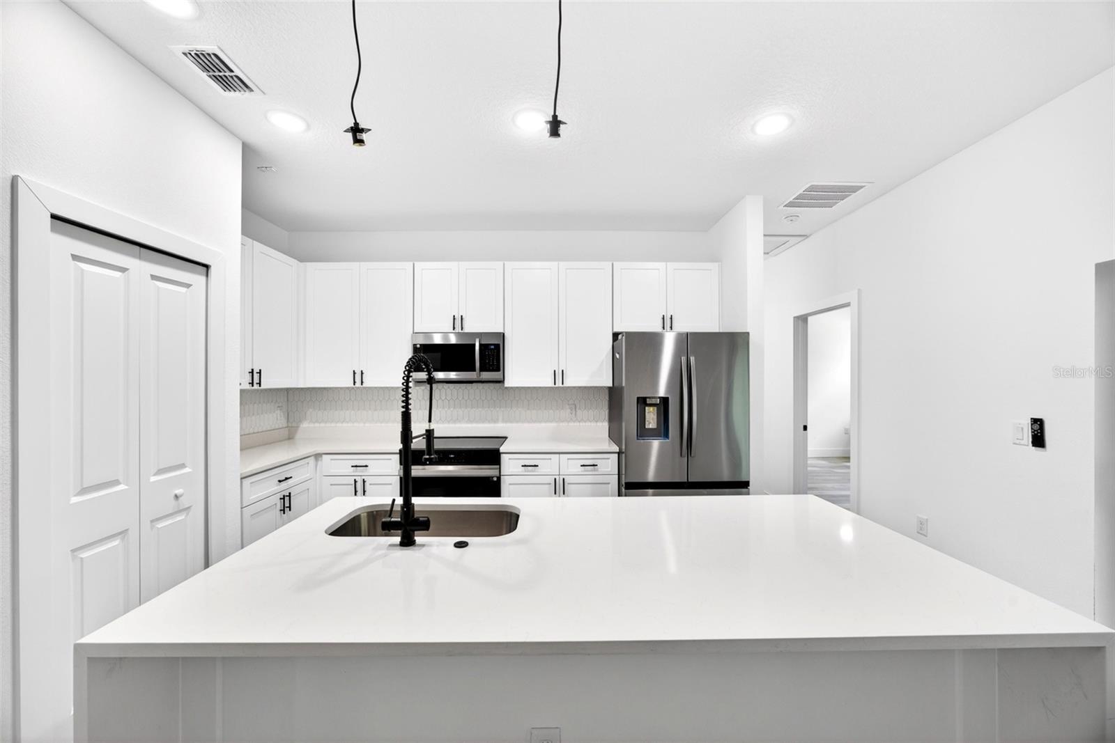 Image 11 of 35 For 193 Santa Fe Street