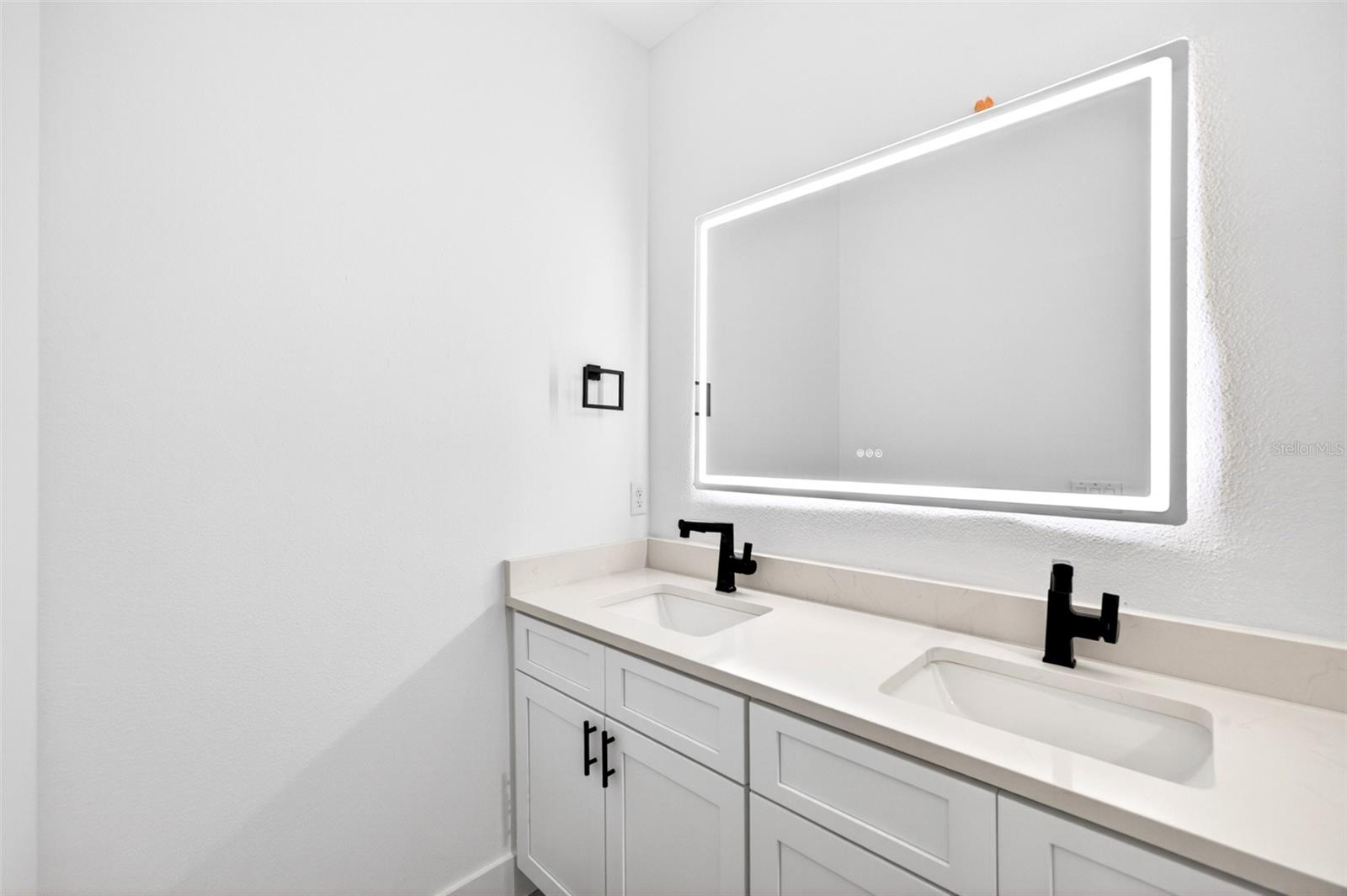 Image 16 of 35 For 193 Santa Fe Street