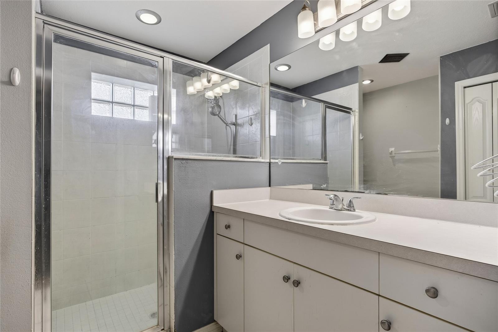 Image 18 of 32 For 2921 Cincinnati Street