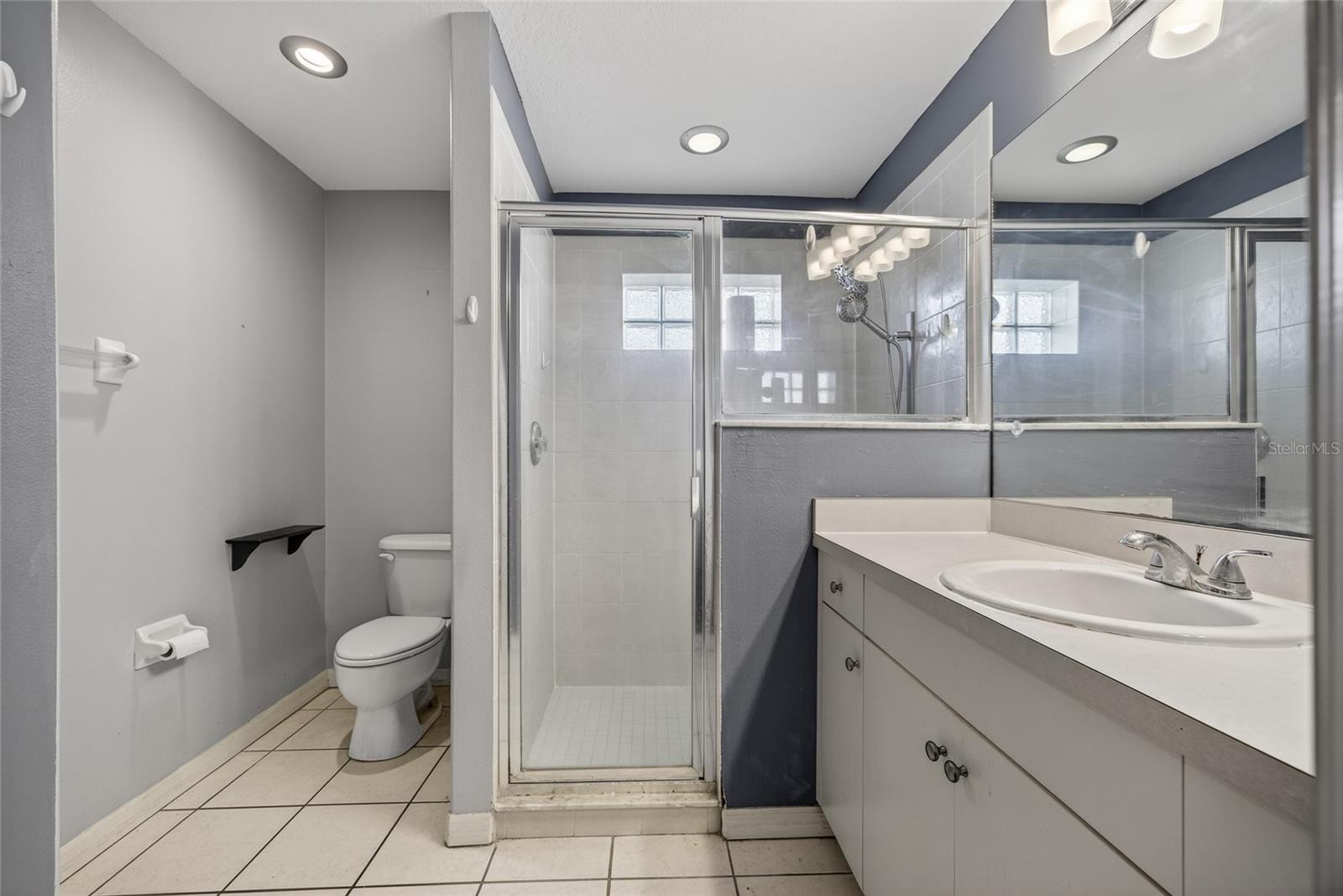 Image 19 of 32 For 2921 Cincinnati Street