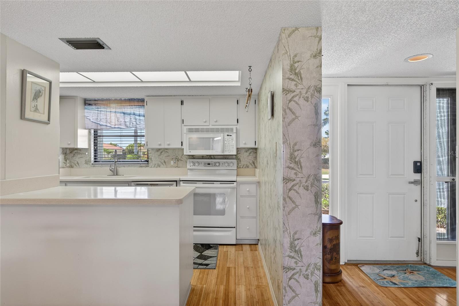 Image 10 of 36 For 1461 Aqui Esta Drive B3