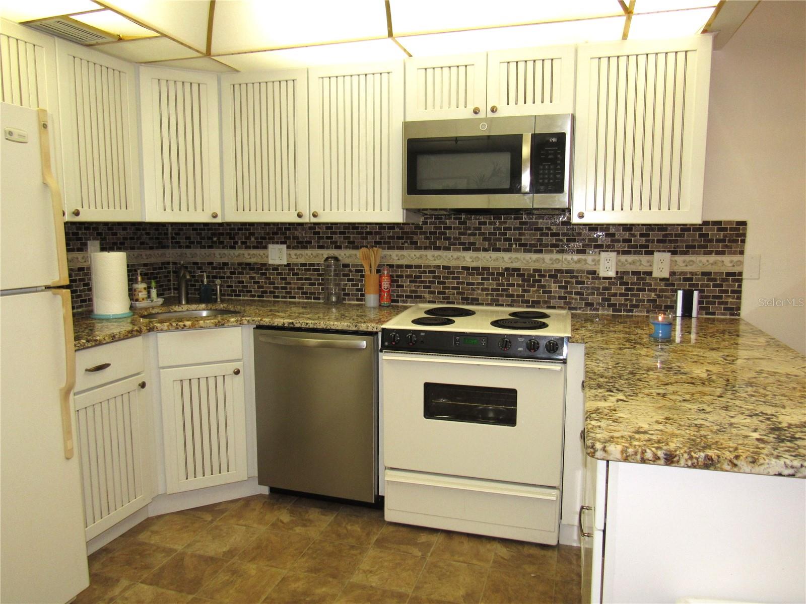 Image 13 of 37 For 21260 Brinson Avenue 212