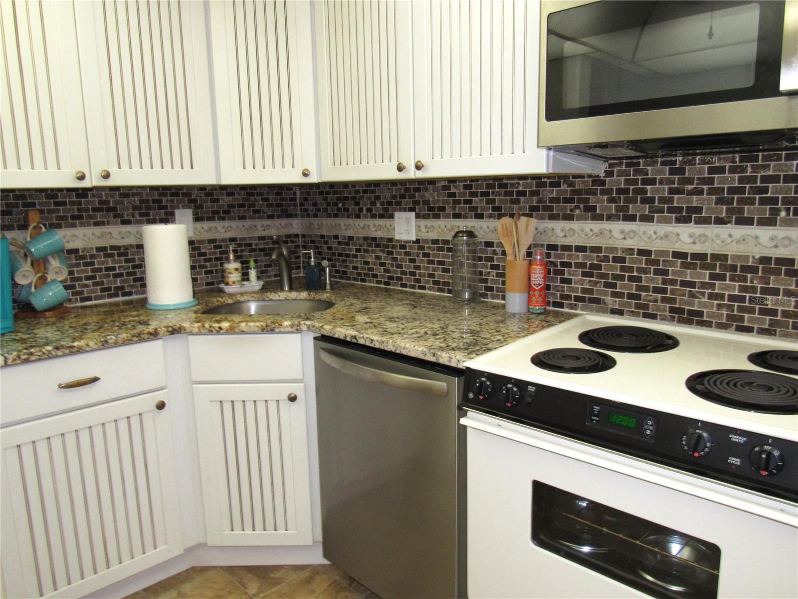 Image 14 of 37 For 21260 Brinson Avenue 212