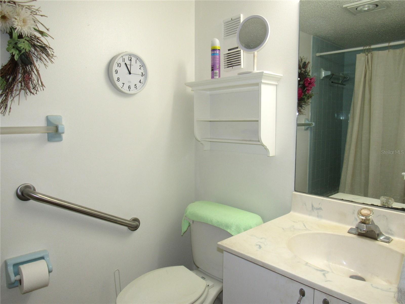 Image 19 of 37 For 21260 Brinson Avenue 212