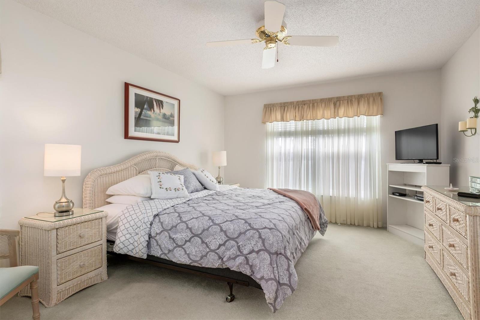 Image 11 of 44 For 626 Deerwood Avenue