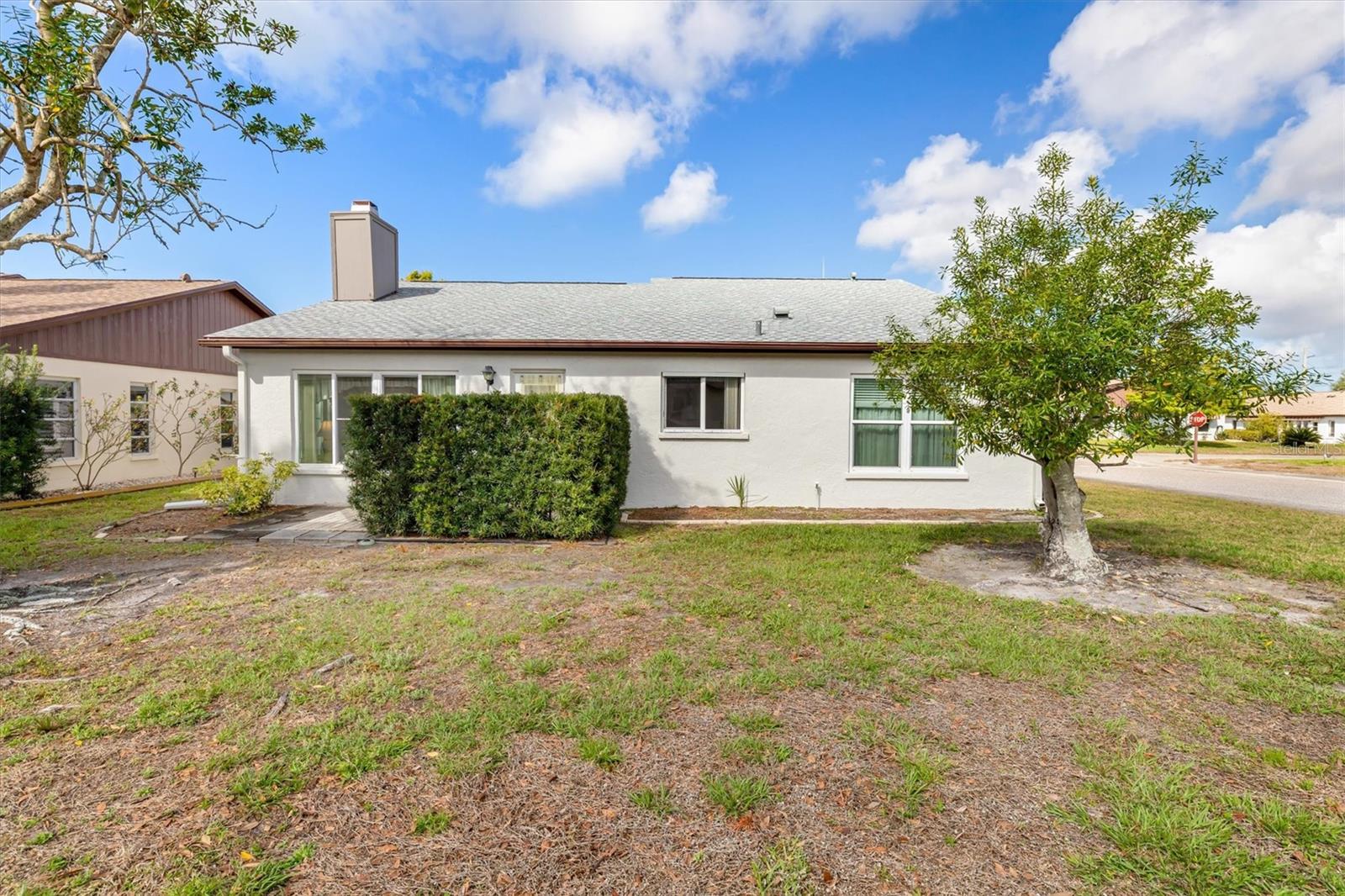 Image 20 of 44 For 626 Deerwood Avenue