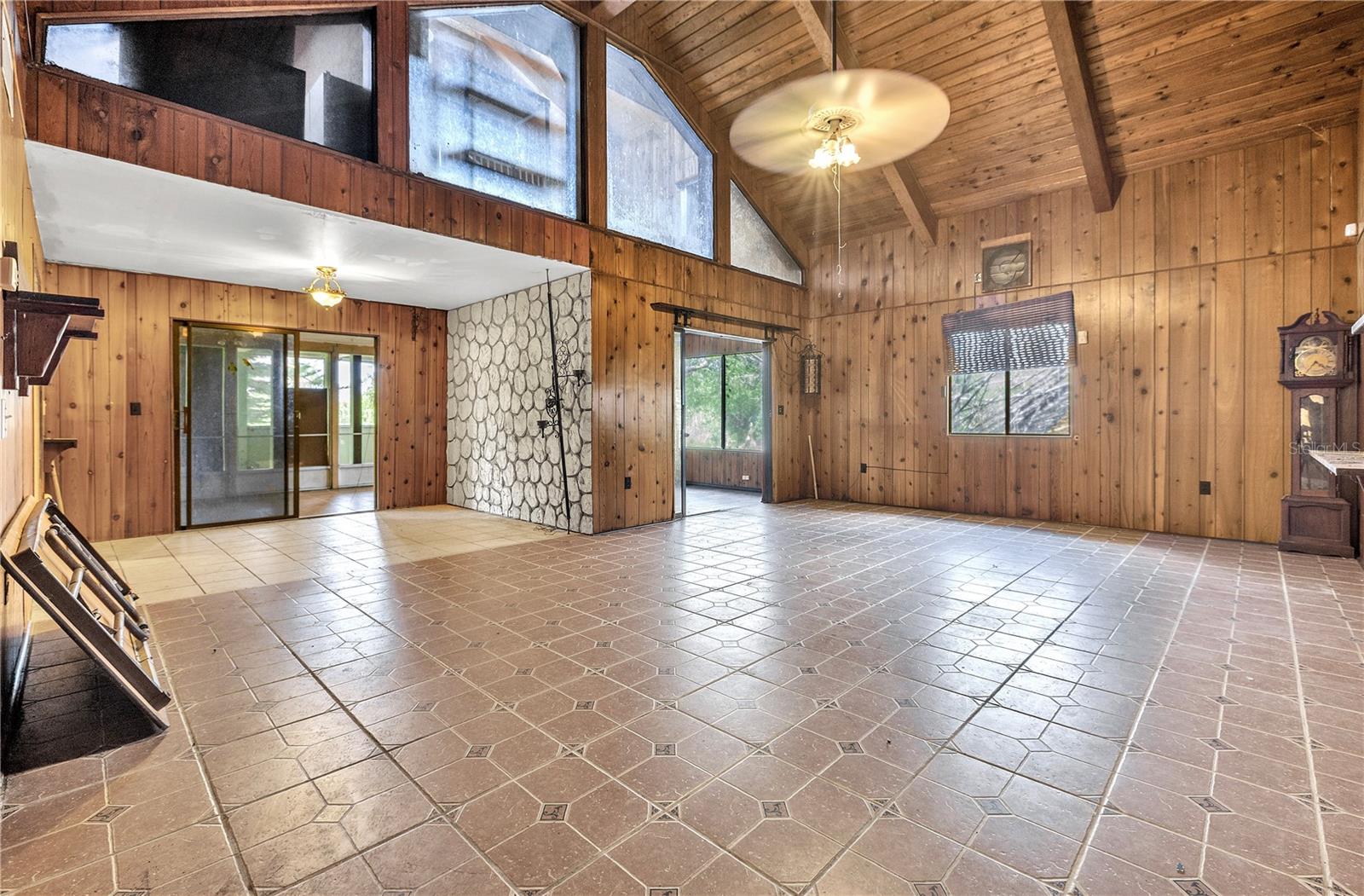 Image 17 of 47 For 440 Monza Avenue