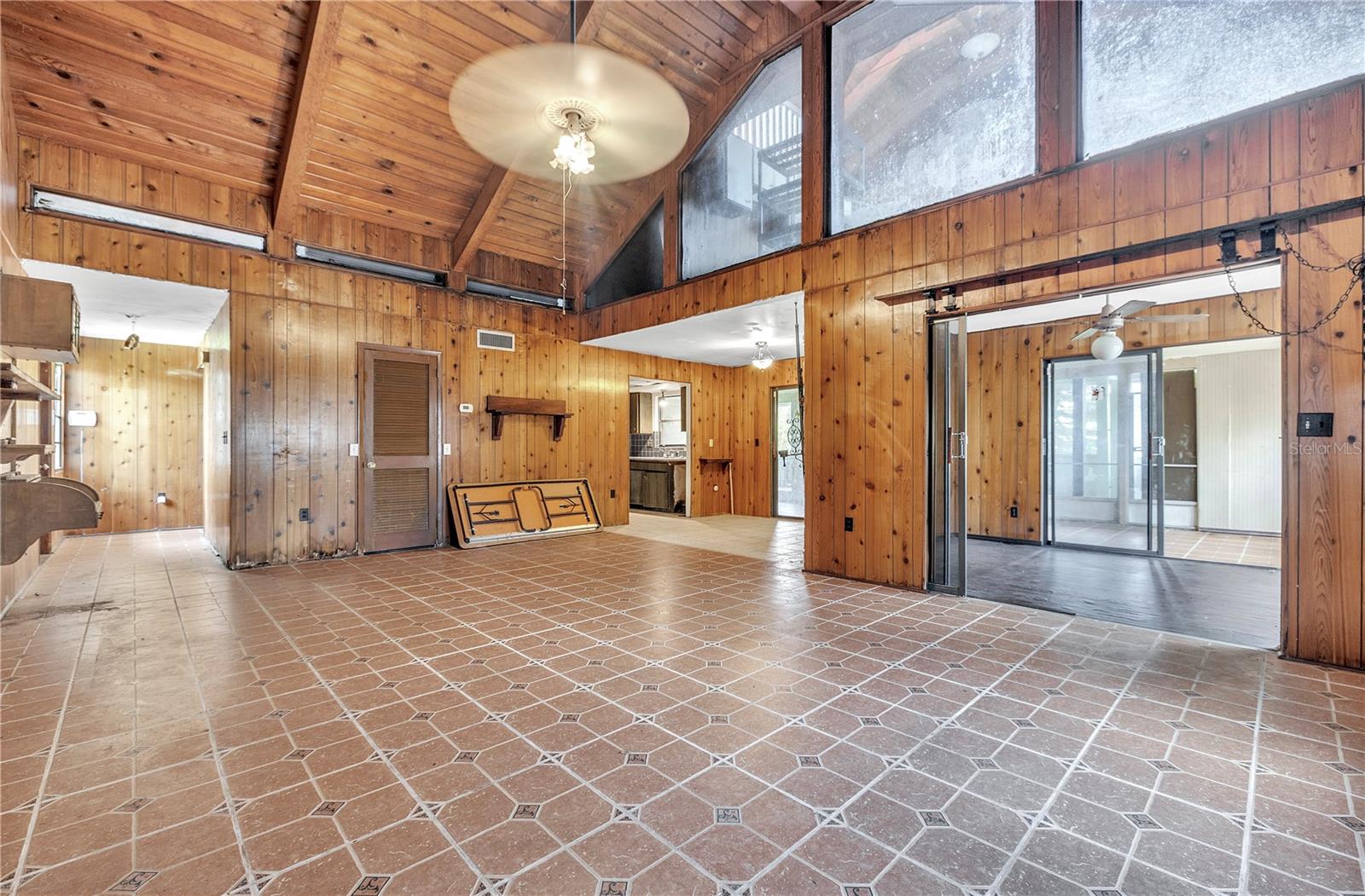 Image 18 of 47 For 440 Monza Avenue