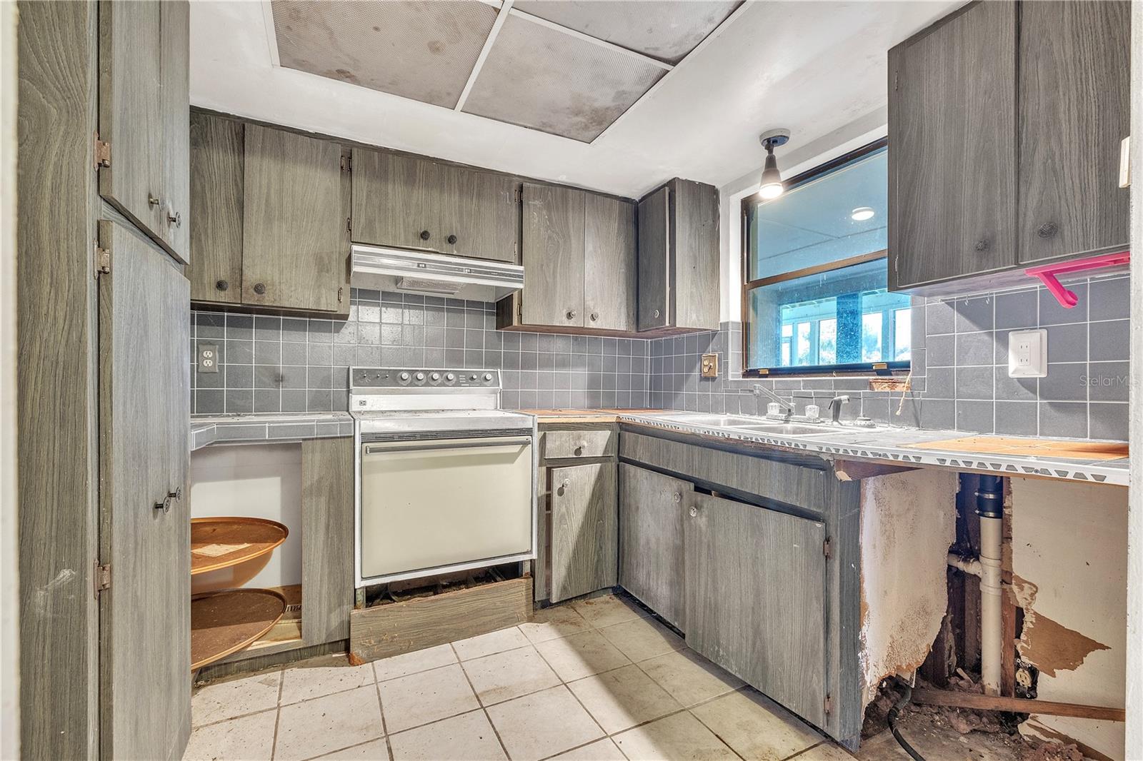 Image 22 of 47 For 440 Monza Avenue