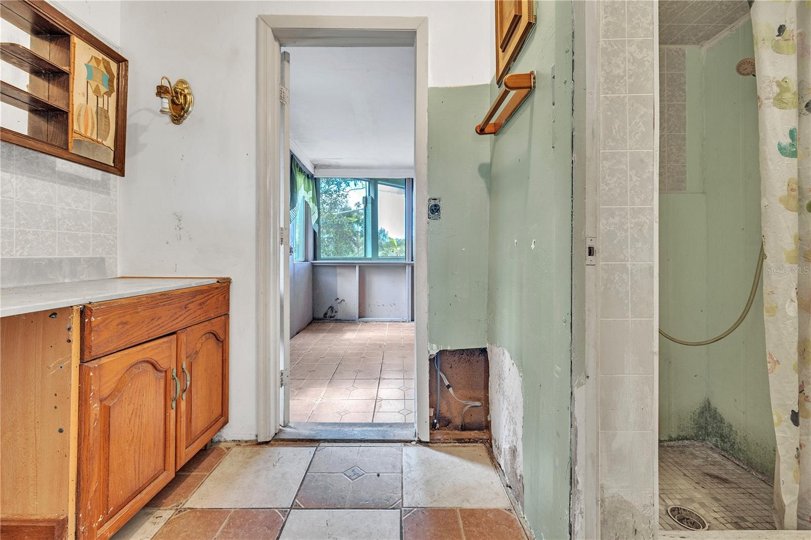 Image 7 of 47 For 440 Monza Avenue