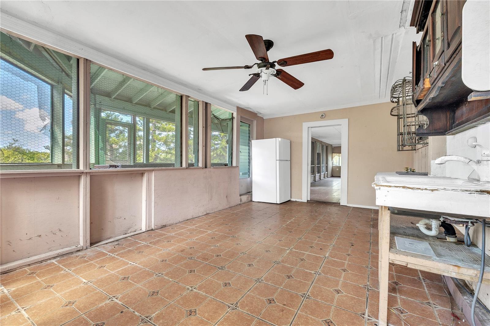 Image 8 of 47 For 440 Monza Avenue