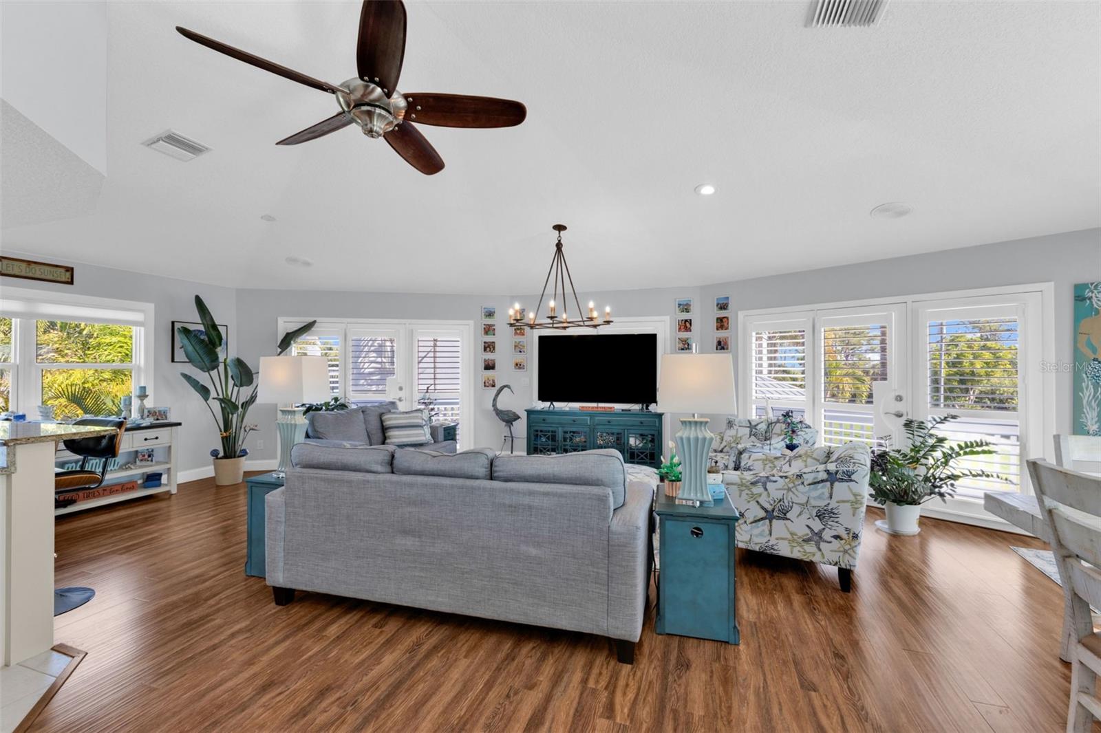 Image 21 of 95 For 4255 Spire Street