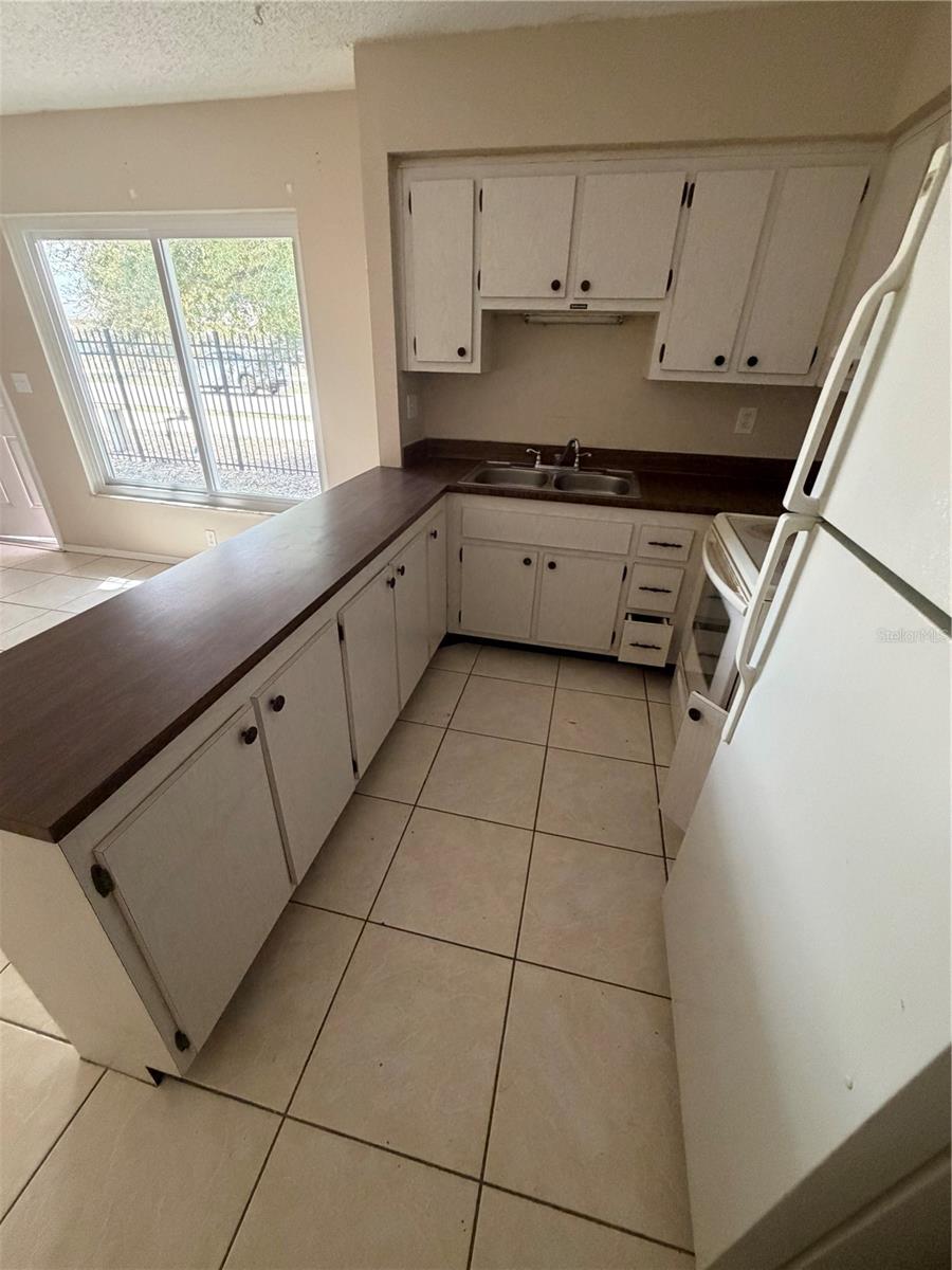 Image 5 of 14 For 21150 Gertrude Avenue H6